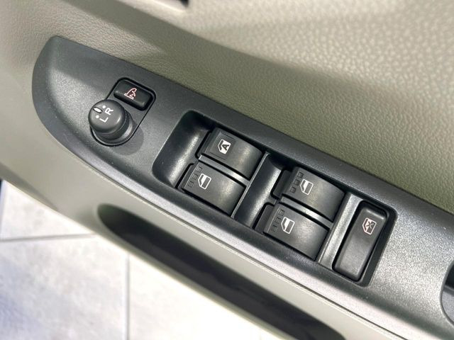 �y�d���i�[�~���[�z�T�C�h�~���[�͓d���i�[���ƂȂ��Ă���A�������ԏ�ł��L�Y�������X�N��}�����܂��B