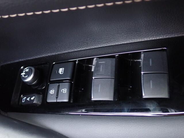 �d���i�[���h�A�~���[�E�p���[�E�B���h�E�������Ă��܂��B