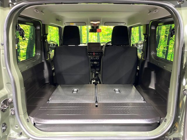 ���i�̂���������ʋ΁A���}���ɏ\���ȉ׎��X�y�[�X���m�ۂ��Ă���܂��B�Z�J���h�V�[�g��|���ƁA�傫�ȉו��̐ύڂ��\�ł���