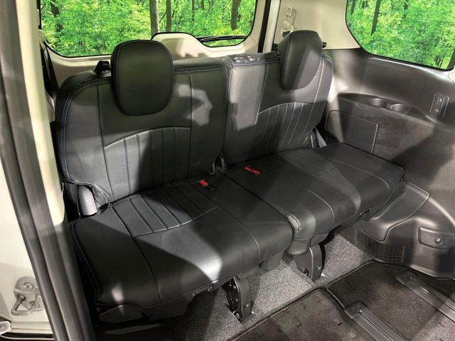 3列目シートはもちろん状態良好☆大人でもゆったりと座って頂けますので、大人数でのお出かけもラクラクです♪ご家族で、気の知れた仲間で、ドライブに行くのが楽しみですね♪