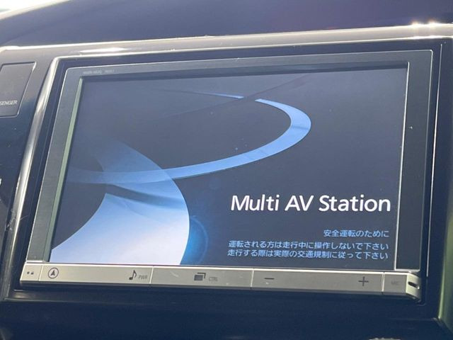 【大画面8型ナビ】人気の大型8インチナビを装備。存在感のある大画面はインパクト大!ナビ利用時のマップ表示は見やすく、テレビやDVDは臨場感がアップ!いつものドライブがグッと楽しくなります♪