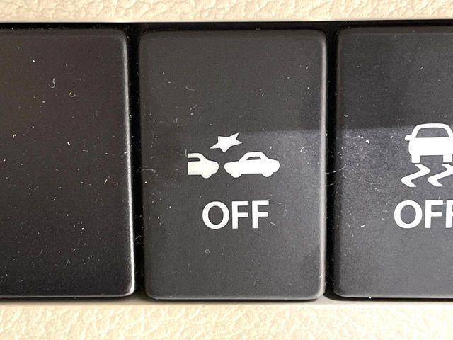 �y�X�Y�L �Z�[�t�e�B�T�|�[�g�z���s���ɑO���̎ԗ�����F�����A�Փ˂������Ȏ��͌x��ƃu���[�L�ŏՓˉ���Ɣ�Q�y�����A�V�X�g�B�����S�Ƀh���C�u�����y���݂��������܂��B