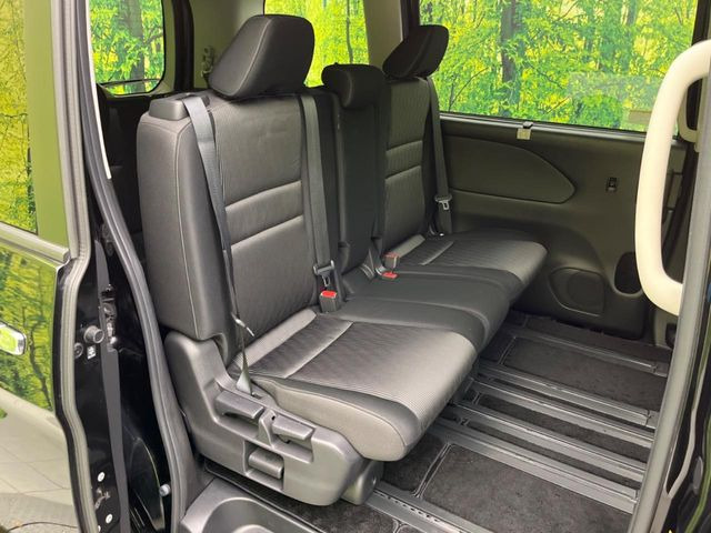 �Z�J���h�V�[�g�͒������������ƂȂ��Ă���A�X���C�h����ΒʘH�X�y�[�X���o��!�O��̈ړ����Ƃ��Ă��ȒP�ł���������A8����Ԏ������K�ȍ���S�n�̃V�[�g�ƂȂ��Ă��܂���