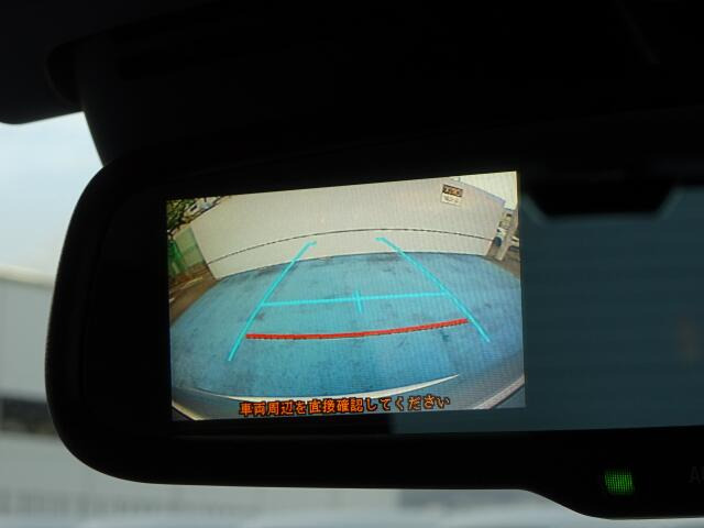 ���[���~���[�Ƀo�b�N���j�^�[�f��������܂��B