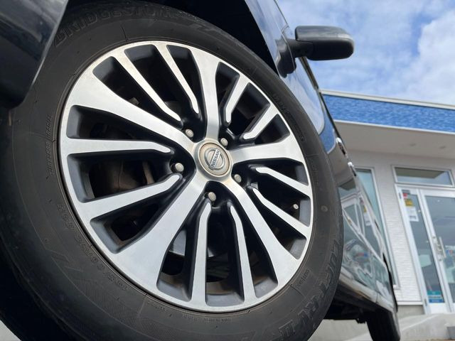 �y����16�C���`�A���~�z�C�[���z�O�ςɃ}�b�`���������A���~�z�C�[���𑕒����Ă���܂��B�e��ЊO�A���~�z�C�[����A�X�^�b�h���X�^�C�����戵�����Ă���܂��B���񂲑��k����������