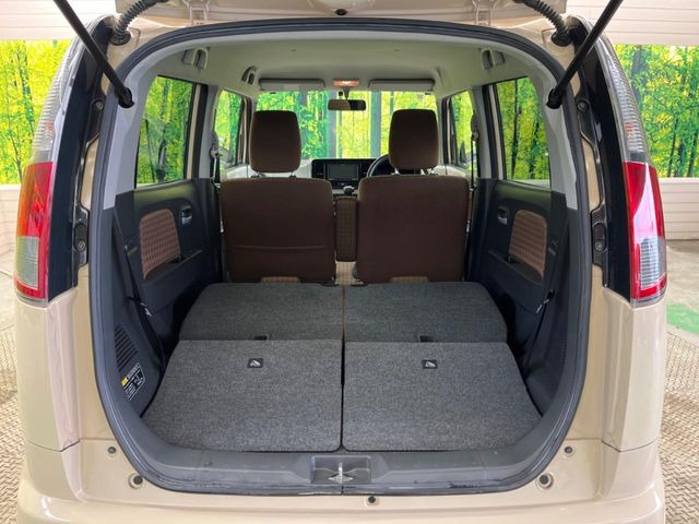 ���i�̂���������ʋ΁A���}���ɏ\���ȉ׎��X�y�[�X���m�ۂ��Ă���܂��B�Z�J���h�V�[�g��|���ƁA�傫�ȉו��̐ύڂ��\�ł���