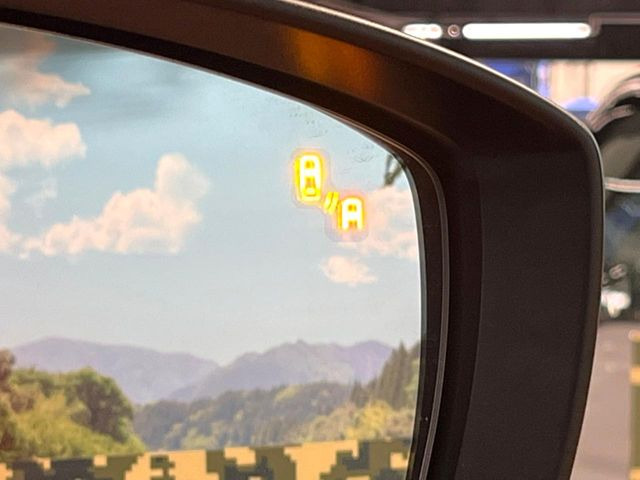 �y�u���C���h�X�|�b�g���j�^�����O�z���s���A�h�A�~���[�̎��p�ɂȂ�₷���ӏ��Ɍ㑱�Ԃ��ڋ߂���ƃT�C�h�~���[�t�߂Ɍx����\���A�h���C�o�[�ɒ��ӊ��N�����Ă���܂��B