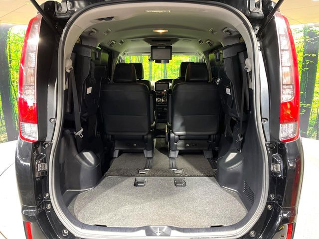 ���i�̂���������ʋ΁A���}���ɏ\���ȉ׎��X�y�[�X���m�ۂ��Ă���܂��B�Z�J���h�V�[�g��|���ƁA�傫�ȉו��̐ύڂ��\�ł���