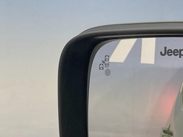 ���u���C���h�A�V�X�g�Z���T�[:���p����̎Ԃ����m���A�h���C�o�[���Ԑ��ύX���s���ۂɁA�x�����Ƌ��ɒ��ӂ𑣂��Ă������S�x���@�\�ł�!