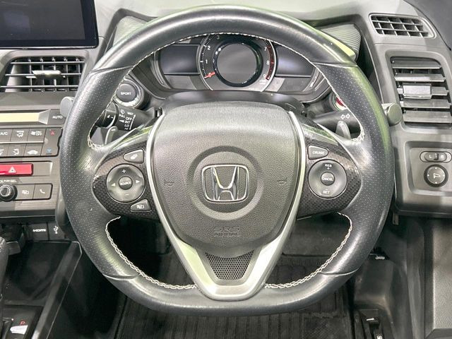 �y�����v�����X�e�A�����O�z�㎿�Ȋv���g�p���邱�ƂŁA��ɂ����������݂ƂĂ��^�]���₷���n���h���ł���