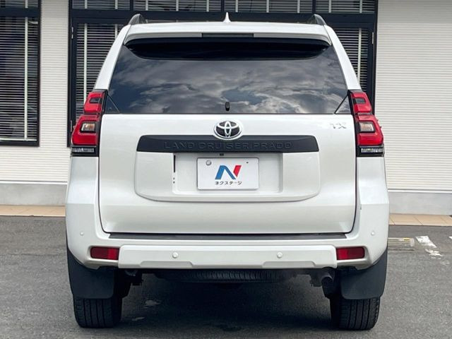 安心の最長10年・走行無制限保証(有償)をご用意。保証内容も充実はもちろん、無料点検&オイル交換や、年中無休の全国・24時間ロードサービスも付帯されておりますのでご安心下さい。