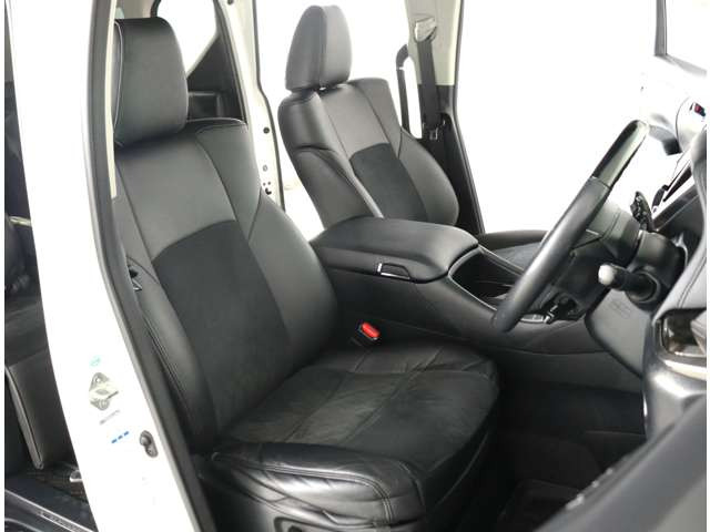 (電動シート)運転席8ウェイパワーシート!シートメモリー機能付き!上級グレードならではの贅沢装備で人気装備となります。