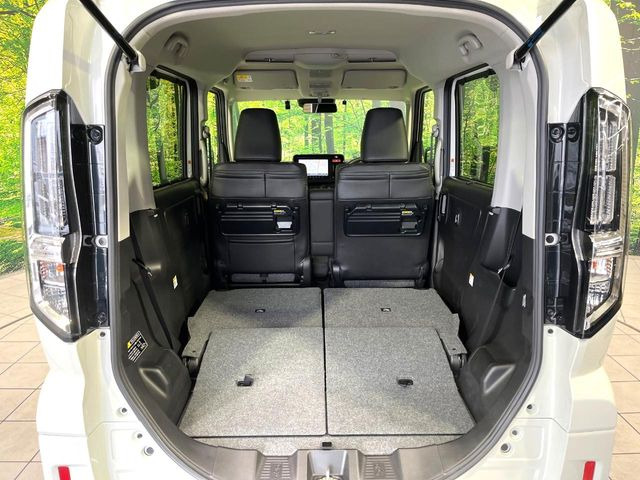 ���i�̂���������ʋ΁A���}���ɏ\���ȉ׎��X�y�[�X���m�ۂ��Ă���܂��B�Z�J���h�V�[�g��|���ƁA�傫�ȉו��̐ύڂ��\�ł���