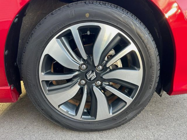 �y����16�C���`�A���~�z�C�[���z�O�ςɃ}�b�`���������A���~�z�C�[���𑕒����Ă���܂��B�e��ЊO�A���~�z�C�[����A�X�^�b�h���X�^�C�����戵�����Ă���܂��B���񂲑��k����������