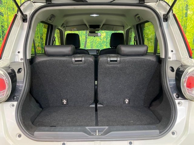 ���i�̂���������ʋ΁A���}���ɏ\���ȉ׎��X�y�[�X���m�ۂ��Ă���܂��B�Z�J���h�V�[�g��|���ƁA�傫�ȉו��̐ύڂ��\�ł���