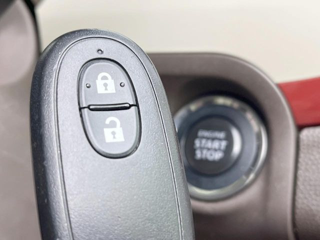 �y�L�[���X�X�^�[�g�V�X�e���z�J�o����|�P�b�g�ɓ��ꂽ�܂܂ł��h�A�̎{���E�������\�ȃX�}�[�g�L�[�𑕔��B�G���W���̃I���E�I�t�����J�M�����o���K�v����������Ƃ��Ă��֗��ł���