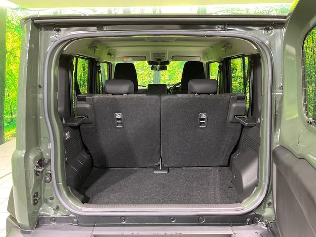 ���i�̂���������ʋ΁A���}���ɏ\���ȉ׎��X�y�[�X���m�ۂ��Ă���܂��B�Z�J���h�V�[�g��|���ƁA�傫�ȉו��̐ύڂ��\�ł���