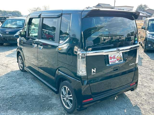 ���X�ł͌y�����Ԃ��畁�ʎԂ܂ŕ��L���I�[�����[�J�[�̎Ԏ�E�F�E�O���[�h��L�x�ɑ����Ă���܂��B