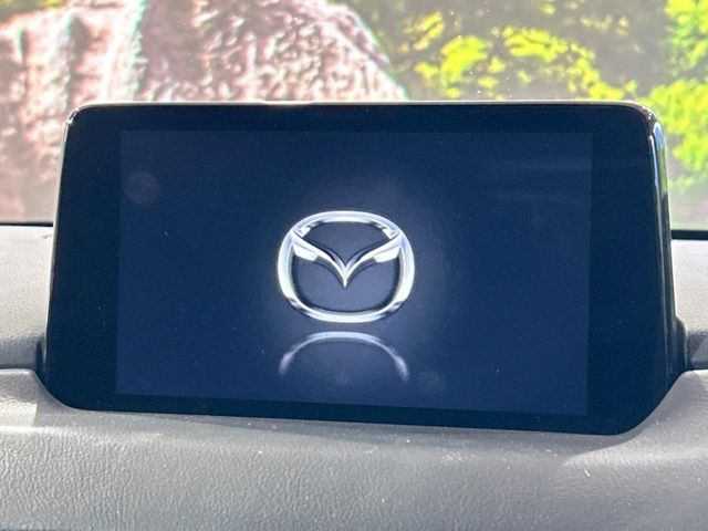 �y8�C���`�}�c�_�R�l�N�g�z�ԓ��̕��͋C�Ƀ}�b�`������^�̃f�B�X�v���C�B�X�}�z�ڑ��ł̃i�r�g�p��Bluetooth�Đ����A�l�X�ȋ@�\���y���߂܂��B�����I�ȃ_�C�������삪�\�ŁA�g��������ǍD�ł��B