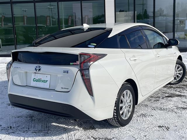 プリウス1.8 S セーフティ プラス E-Four 4WD