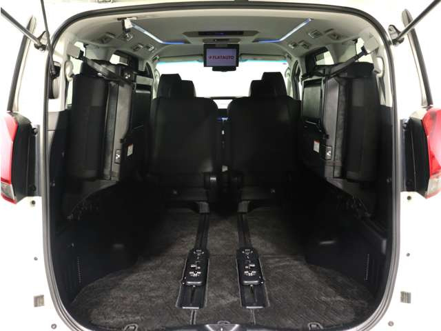 ミニバン最大級のスペース!ご家族、お友達とのキャンプやバーベキューほか、お仕事でも十分な容量が有ります!
