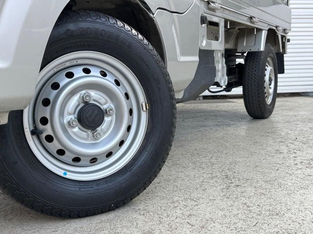 �y12�C���`�z�O�ςɃ}�b�`�����A���~�z�C�[���𑕒����Ă���܂��B�e��A���~�z�C�[����A�X�^�b�h���X�^�C�����戵�����Ă���܂��B���񂲑��k����������