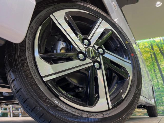 �y����15�C���`�A���~�z�C�[���z�O�ςɃ}�b�`���������A���~�z�C�[���𑕒����Ă���܂��B�e��ЊO�A���~�z�C�[����A�X�^�b�h���X�^�C�����戵�����Ă���܂��B���񂲑��k����������