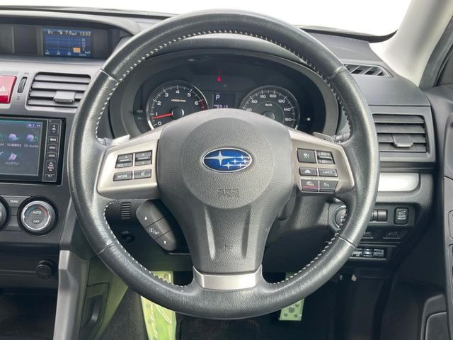 �y�����v�����X�e�A�����O�z�㎿�Ȋv���g�p���邱�ƂŁA��ɂ����������݂ƂĂ��^�]���₷���n���h���ł���