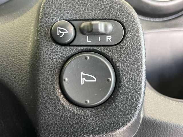 �y�d���i�[�~���[�z�T�C�h�~���[�͓d���i�[���ƂȂ��Ă���A�������ԏ�ł��L�Y�������X�N��}�����܂��B