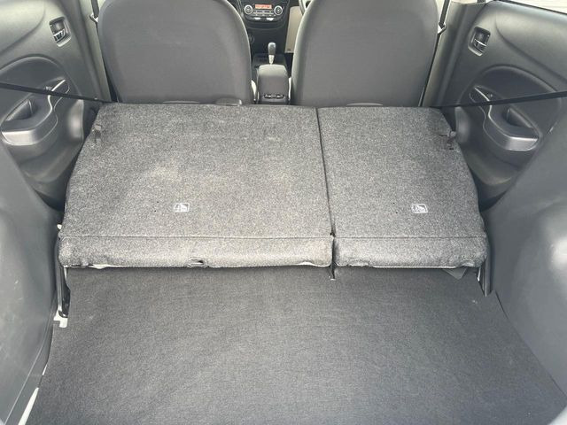 ���i�̂���������ʋ΁A���}���ɏ\���ȉ׎��X�y�[�X���m�ۂ��Ă���܂��B�Z�J���h�V�[�g��|���ƁA�傫�ȉו��̐ύڂ��\�ł���