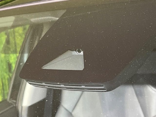 【トヨタセーフティセンス】走行中に前方の車両等を認識し、衝突しそうな時は警報とブレーキで衝突回避と被害軽減をアシスト。より安全にドライブをお楽しみいただけます。