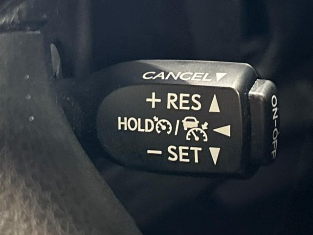 【レーダークルーズコントロール】高速道路での長距離走行が楽に!!自動で速度を保つクルーズコントロールが、衝突軽減システムと連携し、前方の車両を感知して車間を保つように速度調節してくれます!!