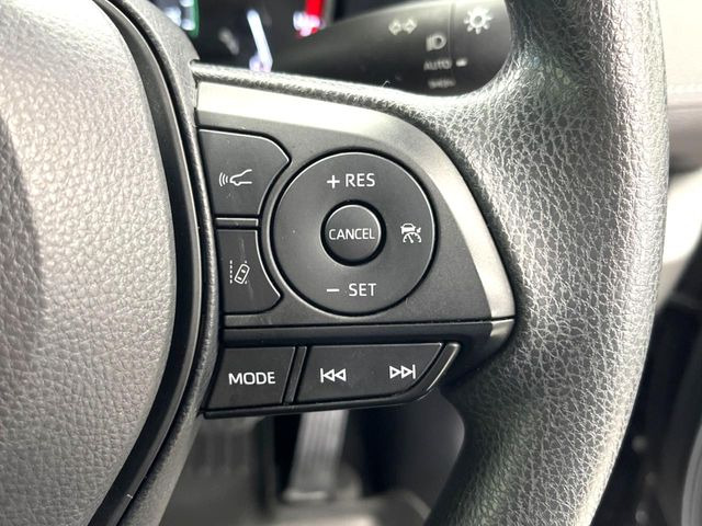 【レーダークルーズコントロール】高速道路での長距離走行が楽に!!自動で速度を保つクルーズコントロールが、衝突軽減システムと連携し、前方の車両を感知して車間を保つように速度調節してくれます!!