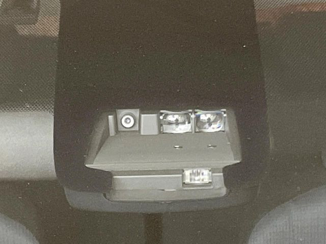 �y�v���N���b�V���Z�[�t�e�B�z�O���̎ԗ��������m���A�Փ˂������Ȏ��͌x��Œ��ӂ𑣂��A�u���[�L�𓥂ޗ͂��T�|�[�g�B�u���[�L�𓥂߂Ȃ������ꍇ�͏Փ˔�Q�y���u���[�L���쓮�A�Փˉ�����T�|�[�g���܂��B