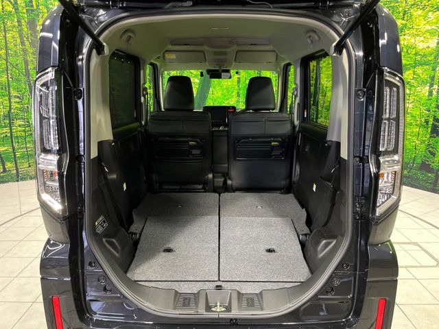 ���i�̂���������ʋ΁A���}���ɏ\���ȉ׎��X�y�[�X���m�ۂ��Ă���܂��B�Z�J���h�V�[�g��|���ƁA�傫�ȉו��̐ύڂ��\�ł���