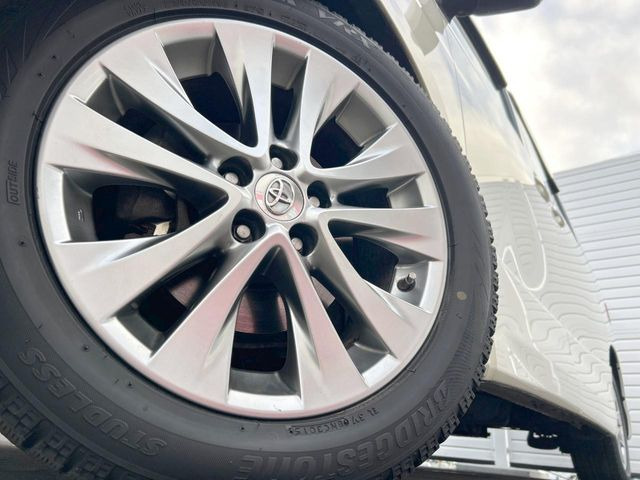 �y����18�C���`�A���~�z�C�[���z�O�ςɃ}�b�`���������A���~�z�C�[���𑕒����Ă���܂��B�e��ЊO�A���~�z�C�[����A�X�^�b�h���X�^�C�����戵�����Ă���܂��B���񂲑��k����������