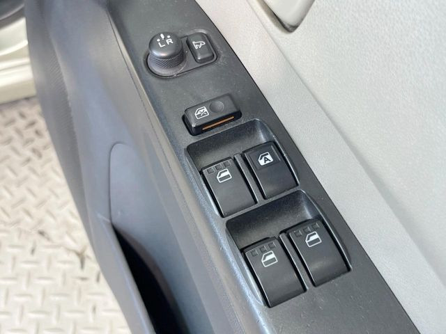 �y�d���i�[�~���[�z�T�C�h�~���[�͓d���i�[���ƂȂ��Ă���A�������ԏ�ł��L�Y�������X�N��}�����܂��B