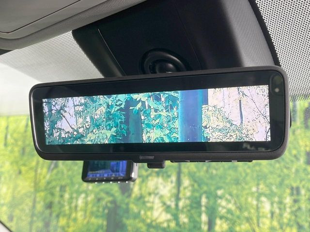 【デジタルインナーミラー】後席の大きな荷物や同乗者で後方が確認しづらい時でも安心!カメラが撮影した車両後方の映像をルームミラー内に表示。クリアな視界で状況の確認が可能です!