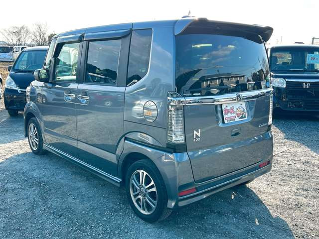 ���X�ł͌y�����Ԃ��畁�ʎԂ܂ŕ��L���I�[�����[�J�[�̎Ԏ�E�F�E�O���[�h��L�x�ɑ����Ă���܂��B