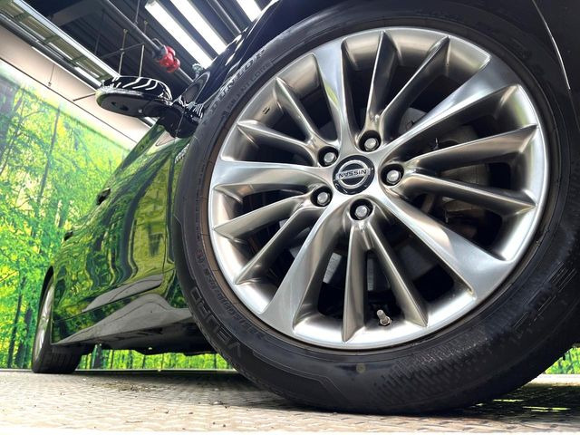 �y����18�C���`�A���~�z�C�[���z�O�ςɃ}�b�`���������A���~�z�C�[���𑕒����Ă���܂��B�e��ЊO�A���~�z�C�[����A�X�^�b�h���X�^�C�����戵�����Ă���܂��B���񂲑��k����������