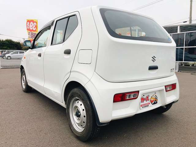 ���X�ł͌y�����Ԃ��畁�ʎԂ܂ŕ��L���I�[�����[�J�[�̎Ԏ�E�F�E�O���[�h��L�x�ɑ����Ă���܂��B