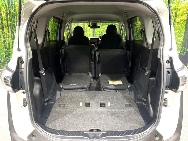 ���i�̂���������ʋ΁A���}���ɏ\���ȉ׎��X�y�[�X���m�ۂ��Ă���܂��B�Z�J���h�V�[�g��|���ƁA�傫�ȉו��̐ύڂ��\�ł���