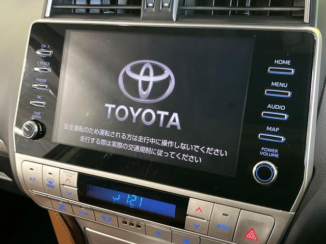 �y9�C���` �f�B�X�v���C�I�[�f�B�I�z���ʂ̃f�B�X�v���C��AppleCarPlay��AndroidAuto�����p�\�B�傫�ȉ�ʂŃX�}�z�i�r�A�v���������p���������܂���