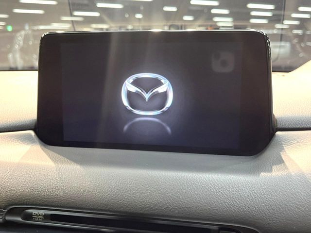 �y8�C���`�}�c�_�R�l�N�g�z�ԓ��̕��͋C�Ƀ}�b�`������^�̃f�B�X�v���C�B�X�}�z�ڑ��ł̃i�r�g�p��Bluetooth�Đ����A�l�X�ȋ@�\���y���߂܂��B�����I�ȃ_�C�������삪�\�ŁA�g��������ǍD�ł��B