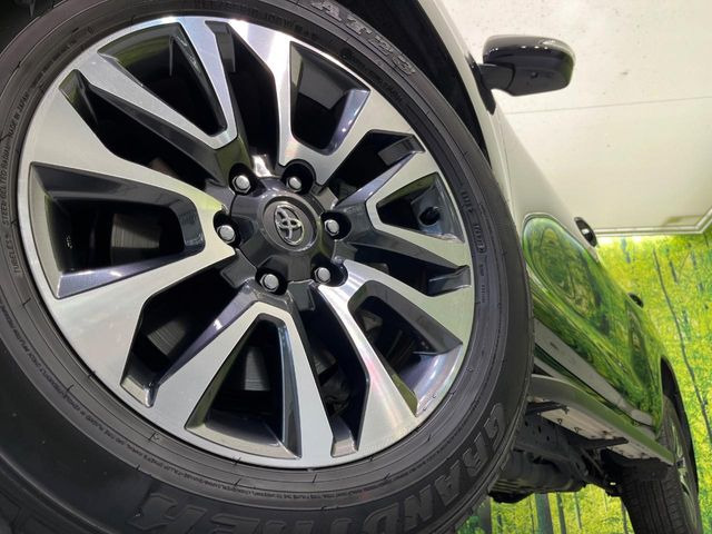 【純正19インチアルミホイール】外観にマッチした純正アルミホイールを装着しております。各種社外アルミホイールや、スタッドレスタイヤも取扱いしております。是非ご相談ください♪
