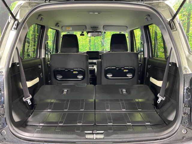 ���i�̂���������ʋ΁A���}���ɏ\���ȉ׎��X�y�[�X���m�ۂ��Ă���܂��B�Z�J���h�V�[�g��|���ƁA�傫�ȉו��̐ύڂ��\�ł���