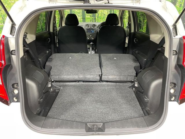 ���i�̂���������ʋ΁A���}���ɏ\���ȉ׎��X�y�[�X���m�ۂ��Ă���܂��B�Z�J���h�V�[�g��|���ƁA�傫�ȉו��̐ύڂ��\�ł���