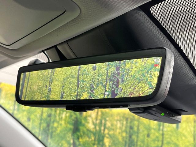 【デジタルインナーミラー】カメラが撮影した車両後方の映像をルームミラー内に表示。クリアな視界で状況の確認が可能です!※ドラレコ機能ご利用には別途SDカードをご用意いただく場合があります。