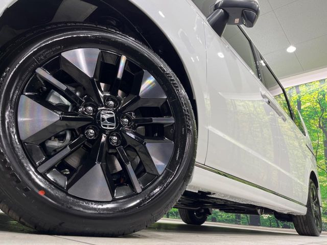 �y����16�C���`�A���~�z�C�[���z�O�ςɃ}�b�`���������A���~�z�C�[���𑕒����Ă���܂��B�e��ЊO�A���~�z�C�[����A�X�^�b�h���X�^�C�����戵�����Ă���܂��B���񂲑��k����������