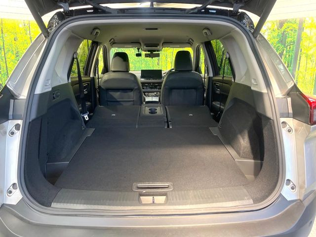 ���i�̂���������ʋ΁A���}���ɏ\���ȉ׎��X�y�[�X���m�ۂ��Ă���܂��B�Z�J���h�V�[�g��|���ƁA�傫�ȉו��̐ύڂ��\�ł���